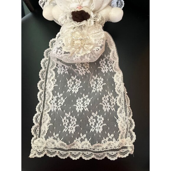 Vtg Handmade Little Girl Wedding Dress Doll With Long Lace Train And Pearl Beads - Picture 10 of 10